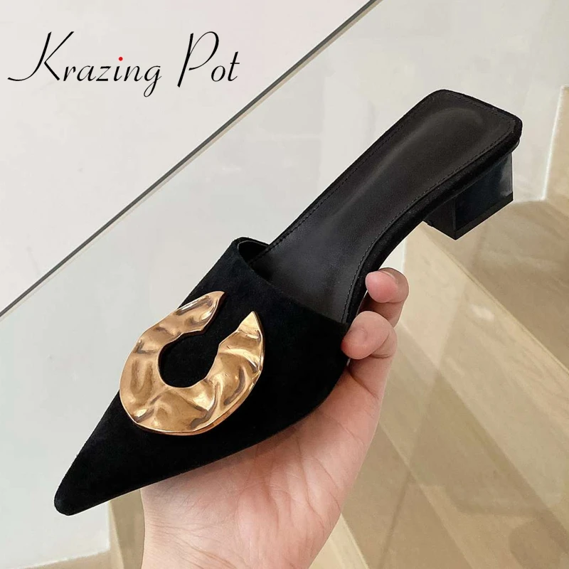 

Krazing pot 2021 summer new arrival sheep suede pointed toe med heel slip on mules metal decoration fashion cozy women pumps L11