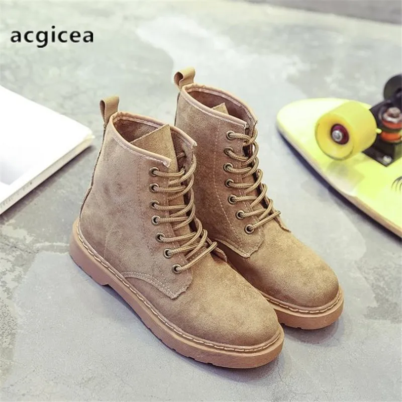 Зимние ботинки на плоской подошве с круглым носком водонепроницаемые