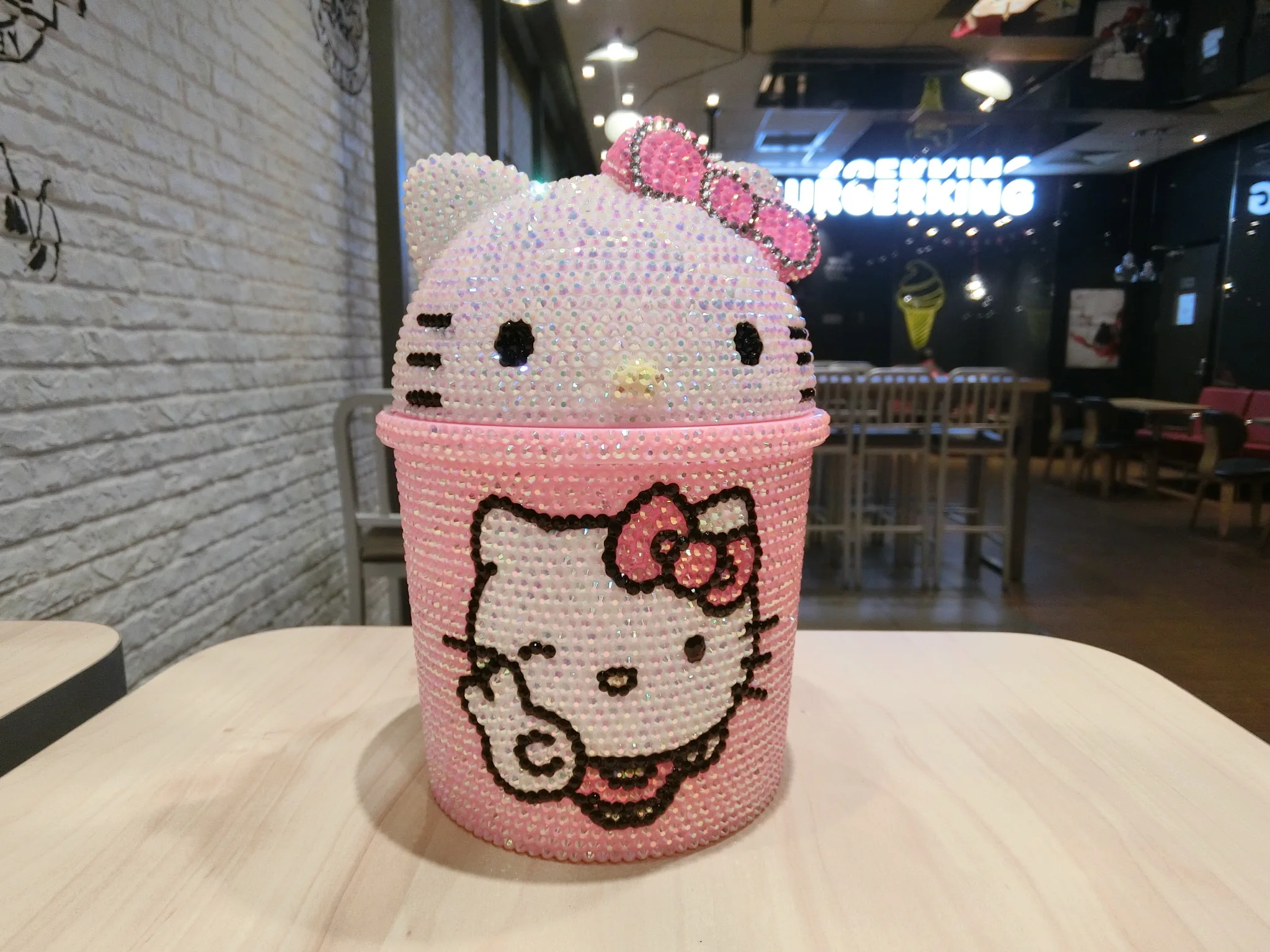 Ручная работа Стразы мини мусорная корзина Helloo Kitty для мусора в машине
