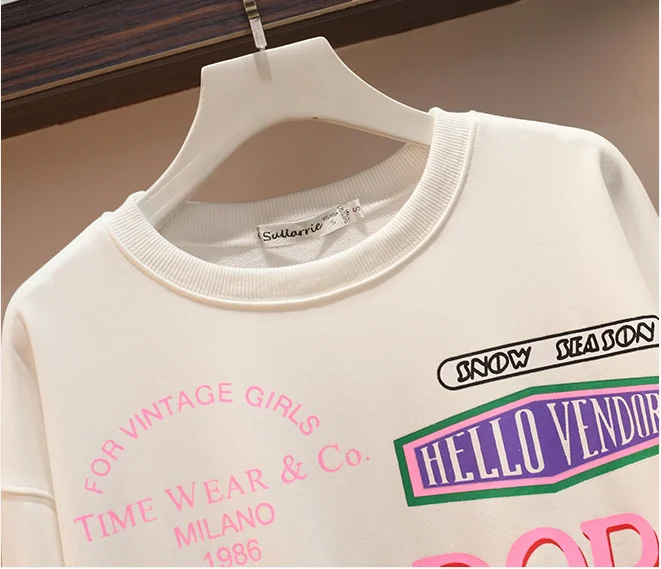 Женский комплект с буквенным принтом из двух предметов для весны и осени размера