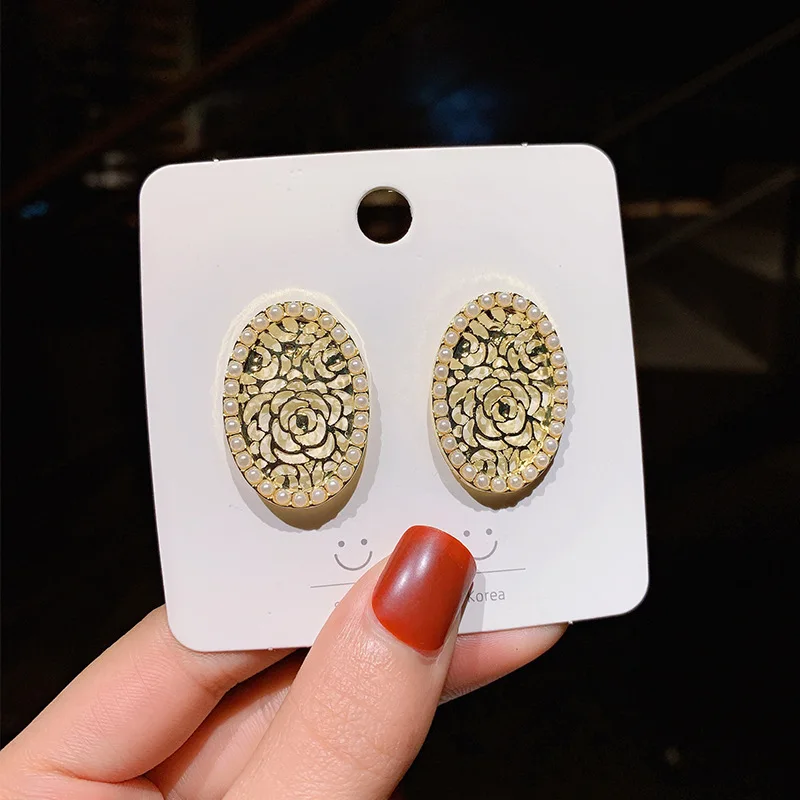 2021 Новое поступление овальные серьги гвоздики Белый Жемчуг полые розы цветы