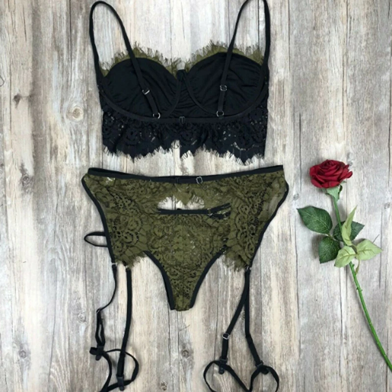 Комплект пикантной женской одежды комплект из 3 предметов: бюстгальтер и трусики