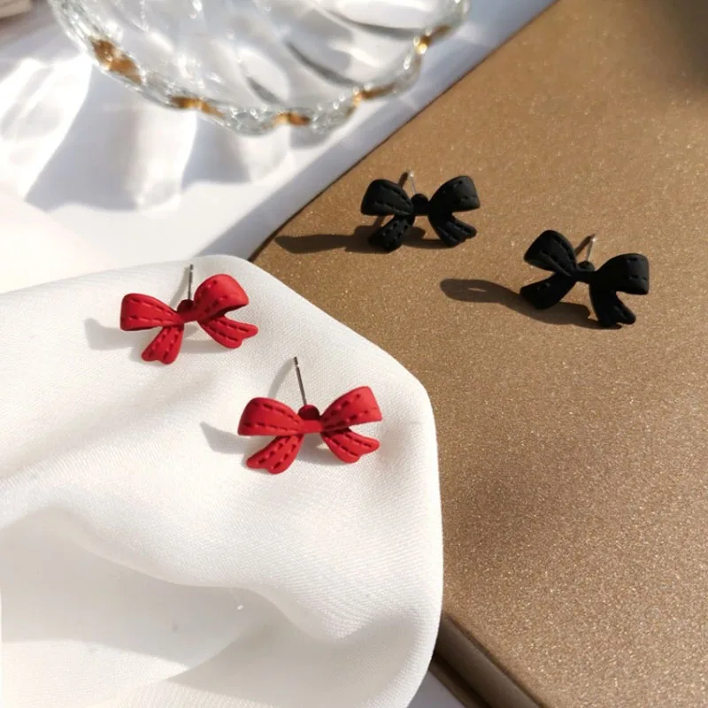 

2022 New Trendy Black Red Sweet Bow Metal Spray Paint Stud Earring for Female Simple Jewelry Hot Sell Christmas Gifts