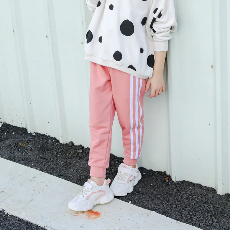 Демисезонные брюки для мальчиков и девочек спортивные в полоску детские