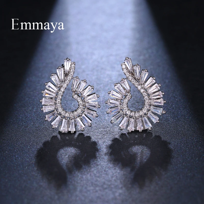 Женские асимметричные серьги-гвоздики EMMAYA разноцветные сережки в форме раковины