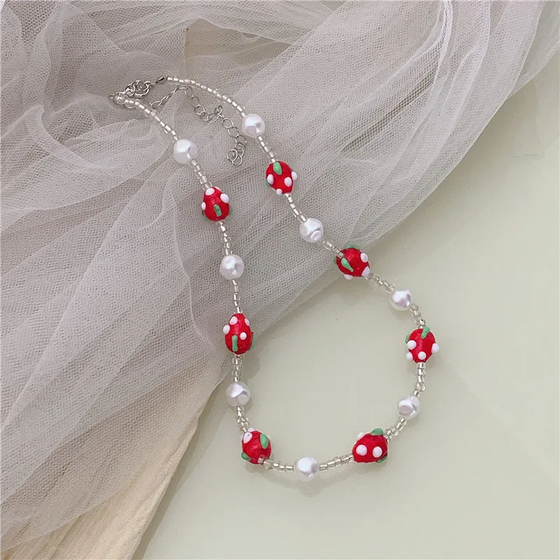 

Korean Retro Pearl Choker Necklace INS Red Sweet Strawberry Temperament Glass Chain for Women Girls Jewelry