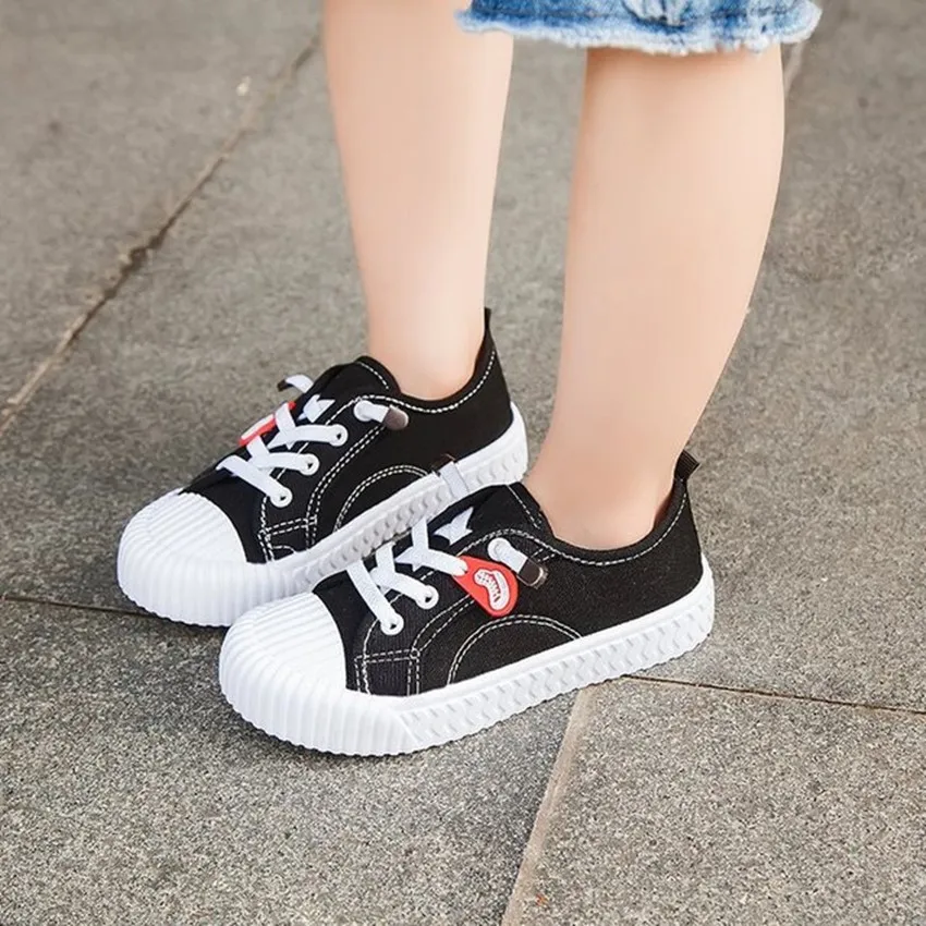 

Classic children's canvas shoes
