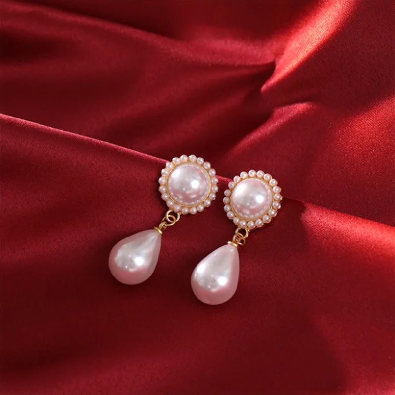 

Pearl earrings women French retro Hong Kong style light luxury temperament earrings / ear clip hanging earrings wholesale