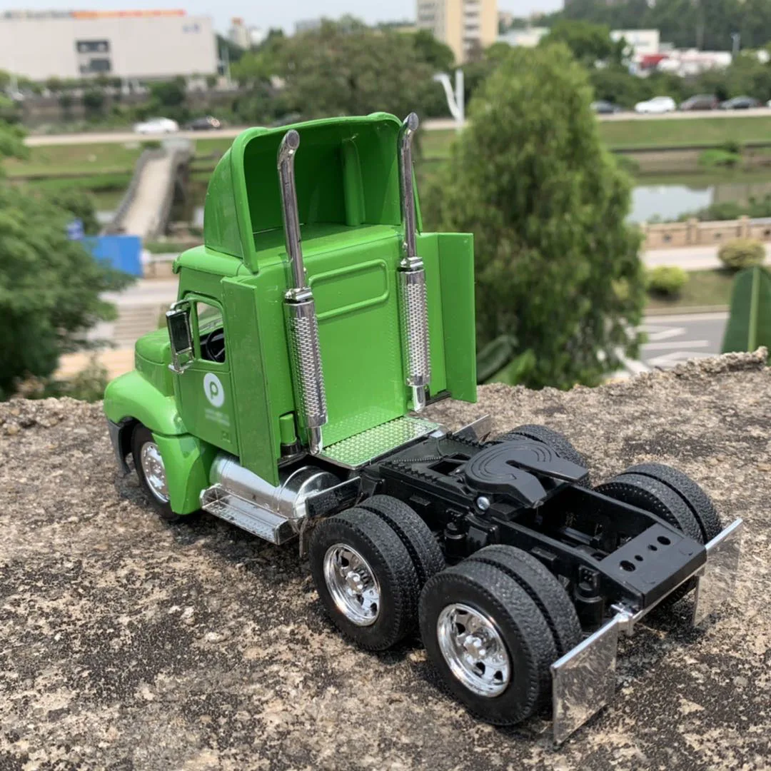 

20CM Truck 1:32 Scale Alloy Vehicle American Heavy Trailer Head Model Diecast Metal Toys Accessories Assemble Collection Display