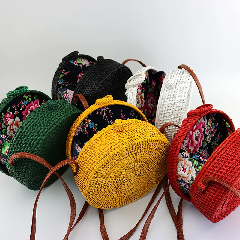 Женская круглая соломенная сумка летняя разноцветная плетеная пляжная из