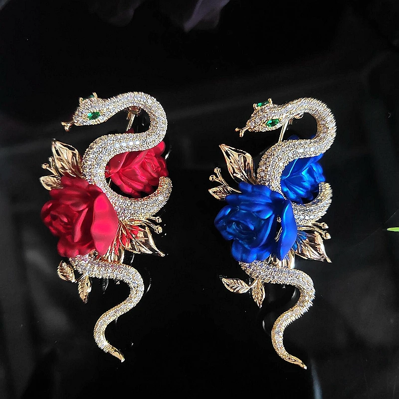 

Fashion New Zircon Inlaid Electroplating 18K Real Gold Personalized Snake Dance Rose Design Flower Snake Brooch Free Delivery