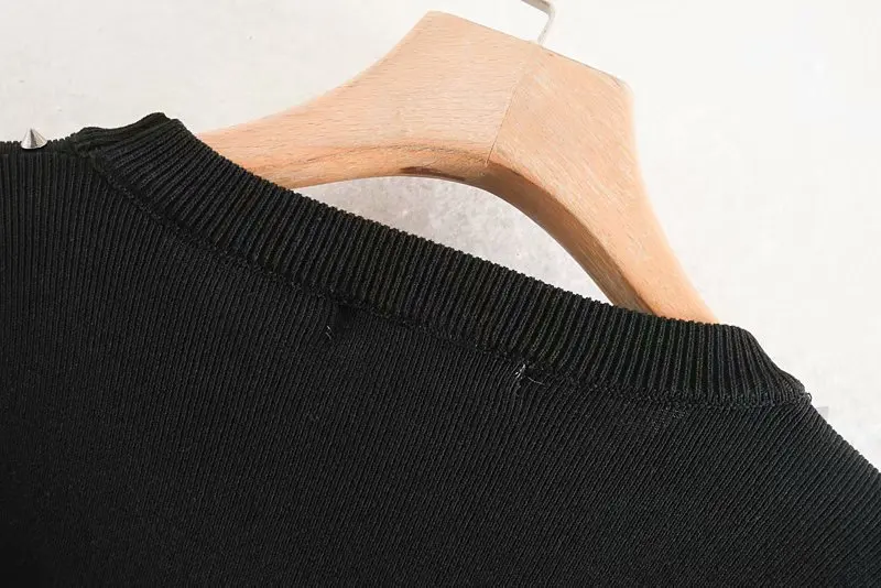 

Star Firefly Wild Self-cultivation Round Neck Short Sweater Women Casual Rivet Black Sweater Women Batwing Sleeve Short O-Neck