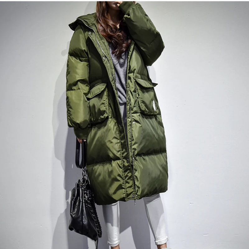 Парка женская зимняя на белом утином пуху с капюшоном есть большие