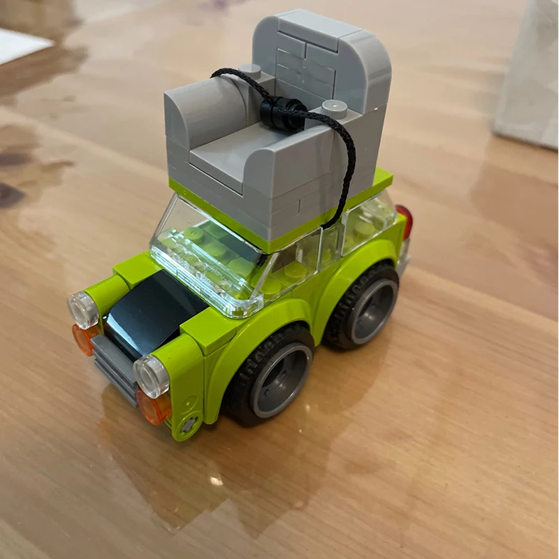 

MOC Speed Beans Chumps Movie Bricks Creative Mr. Bean's Green Mini Car Roof with Sofa DIY Vehicle Building Blocks Model Toys