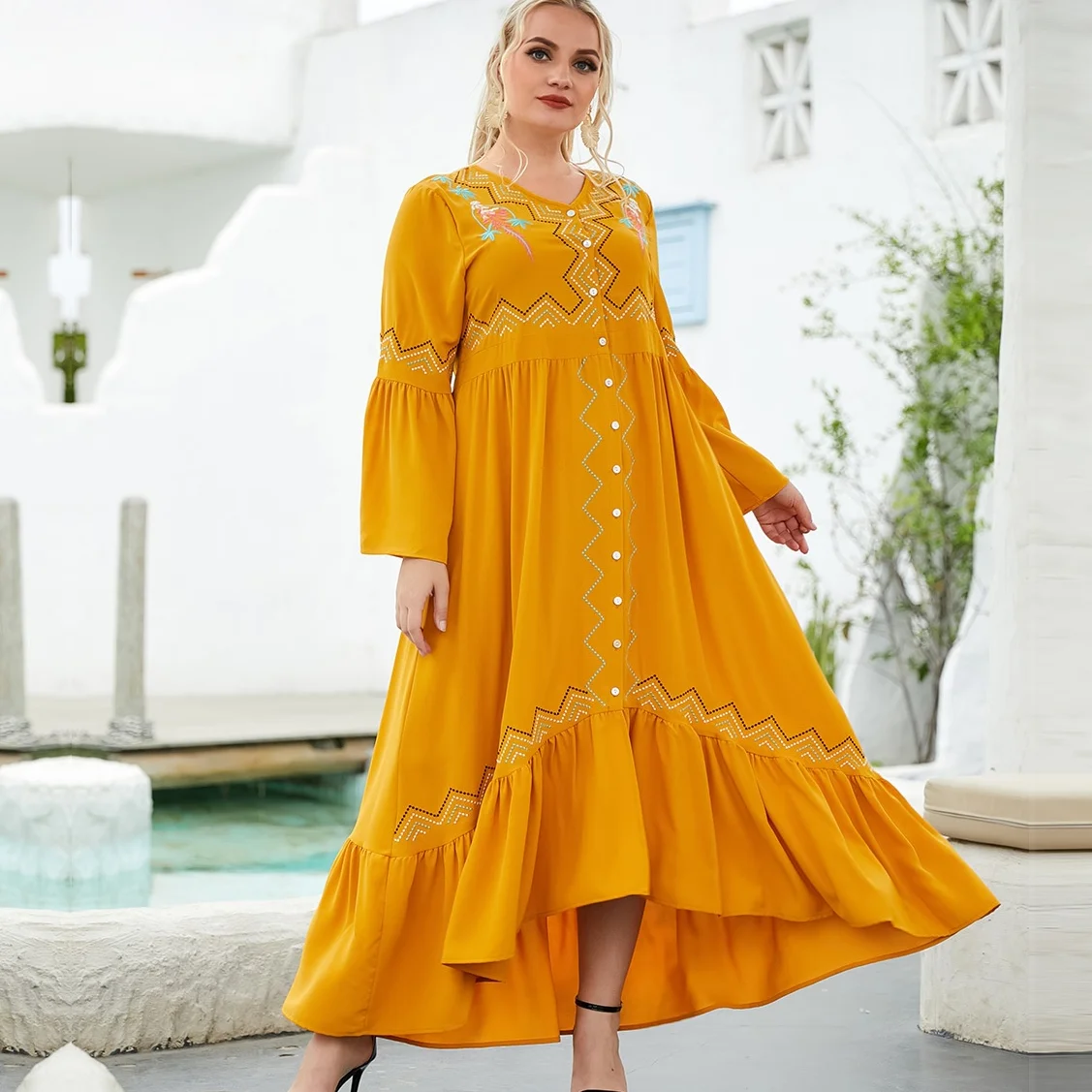 

2021 Muslim Plus Size Women's Yellow Vintage Dress with Embroidered Front Button-down Irregularity Skirt Ensemble Femme