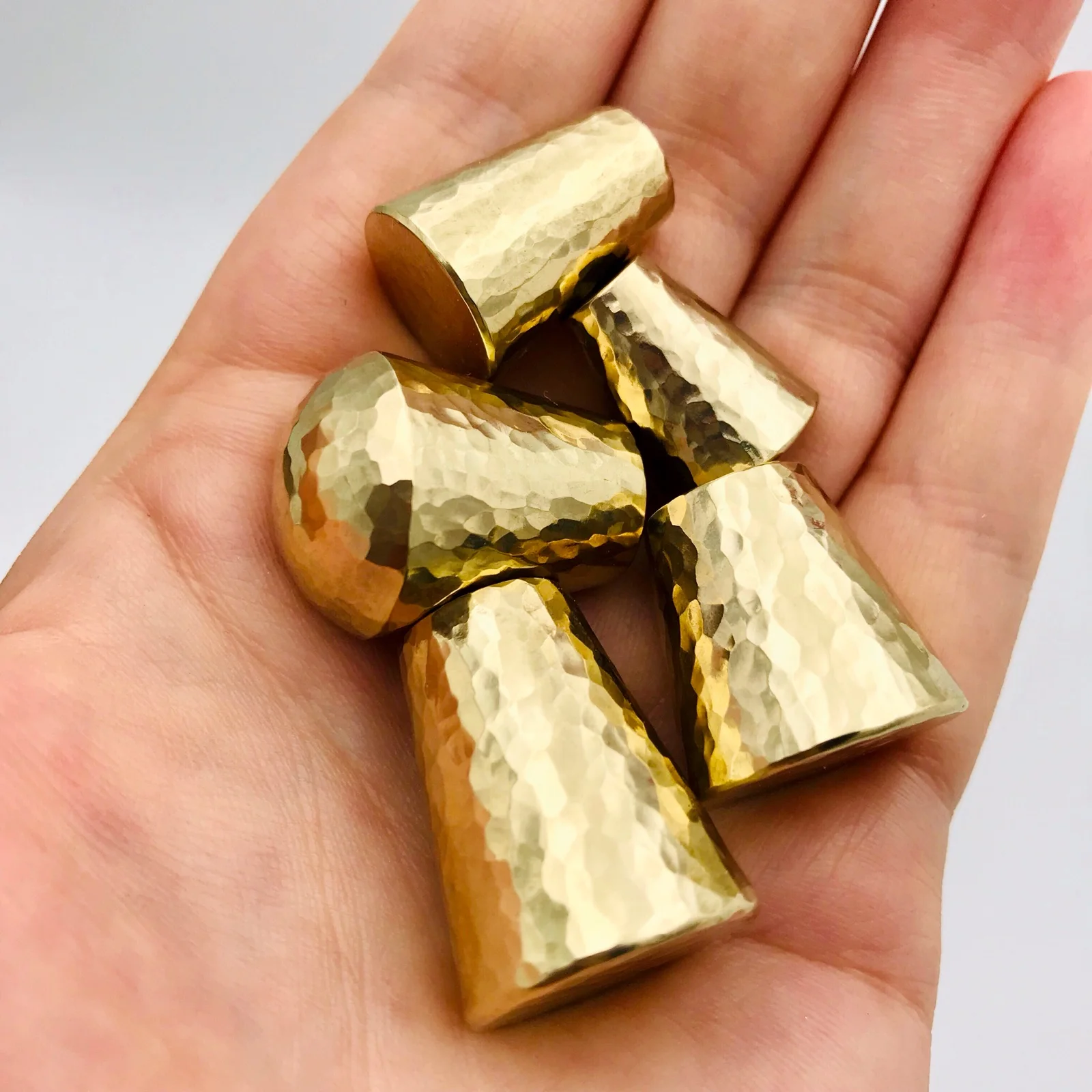 Латунные молотковые ручки ручной работы и для шкафа ТВ ящика мебели ручка с одним