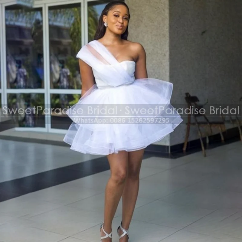 

Tiered Puffy Ball Gown Short Bridesmaid Dresses White Tulle One Shoulder Cheap Mini Wedding Party Dress Maid Of Honor