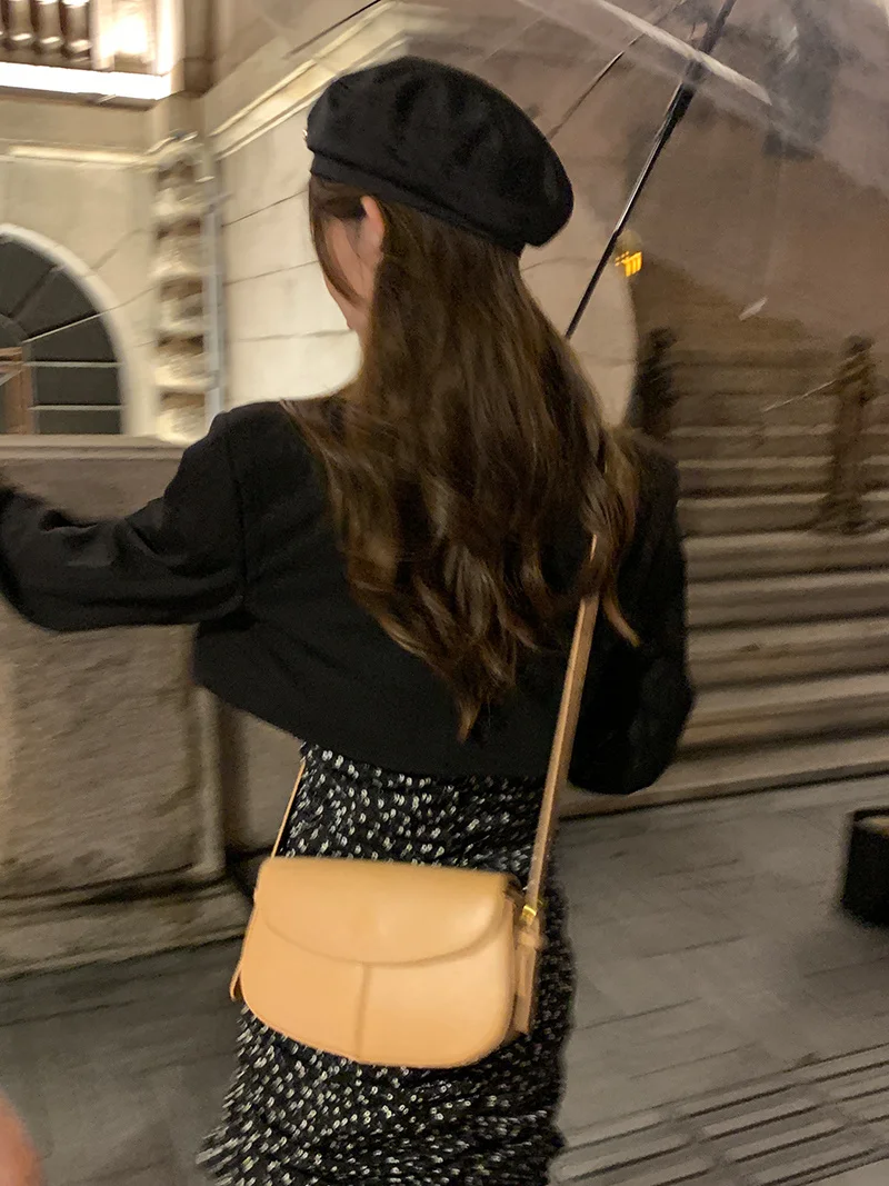 Черный темпераментный свитер кардиган сумка-седло через плечо Женская Корейская