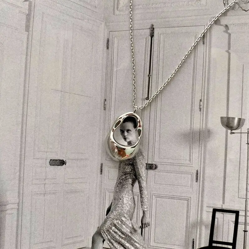 

Women's Stylish Short Irregular Solid Metal Cutout Necklace