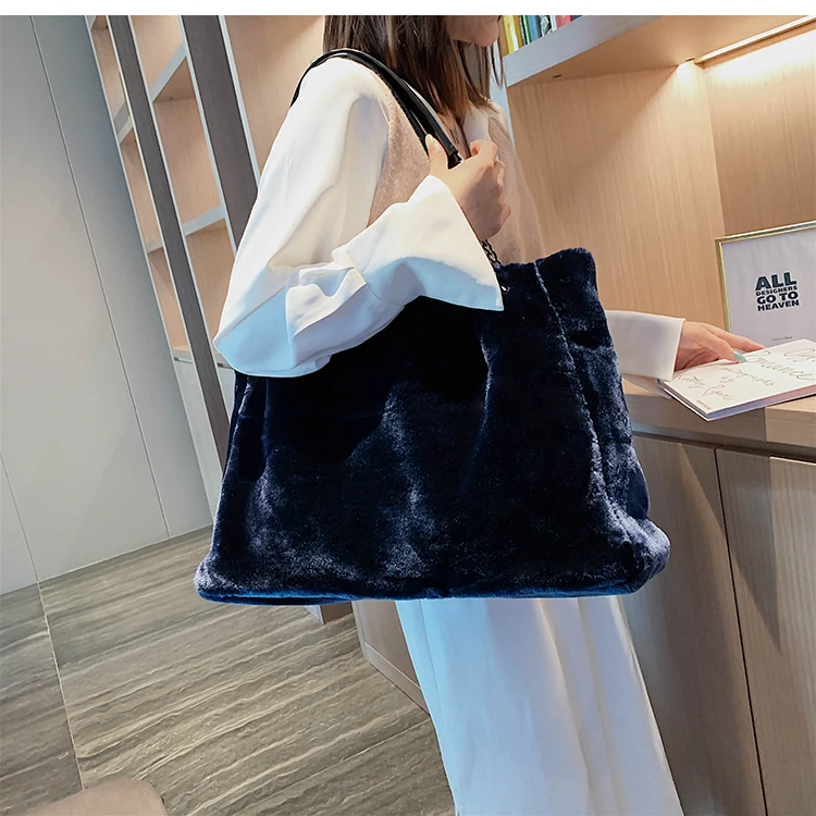 Original Brand Autumn And Winter Plush Shoulder Bag& Large Capacity Chain Tote Bag Width 49cm High 31cm Thickness 13cm