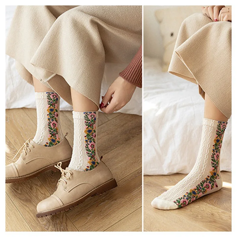 

2 Pairs Ethnic Style Women Socks Personality Comfortable Cotton Socks Autumn Winter Flower Bohemia Sock Girls Soft Knitted Socks