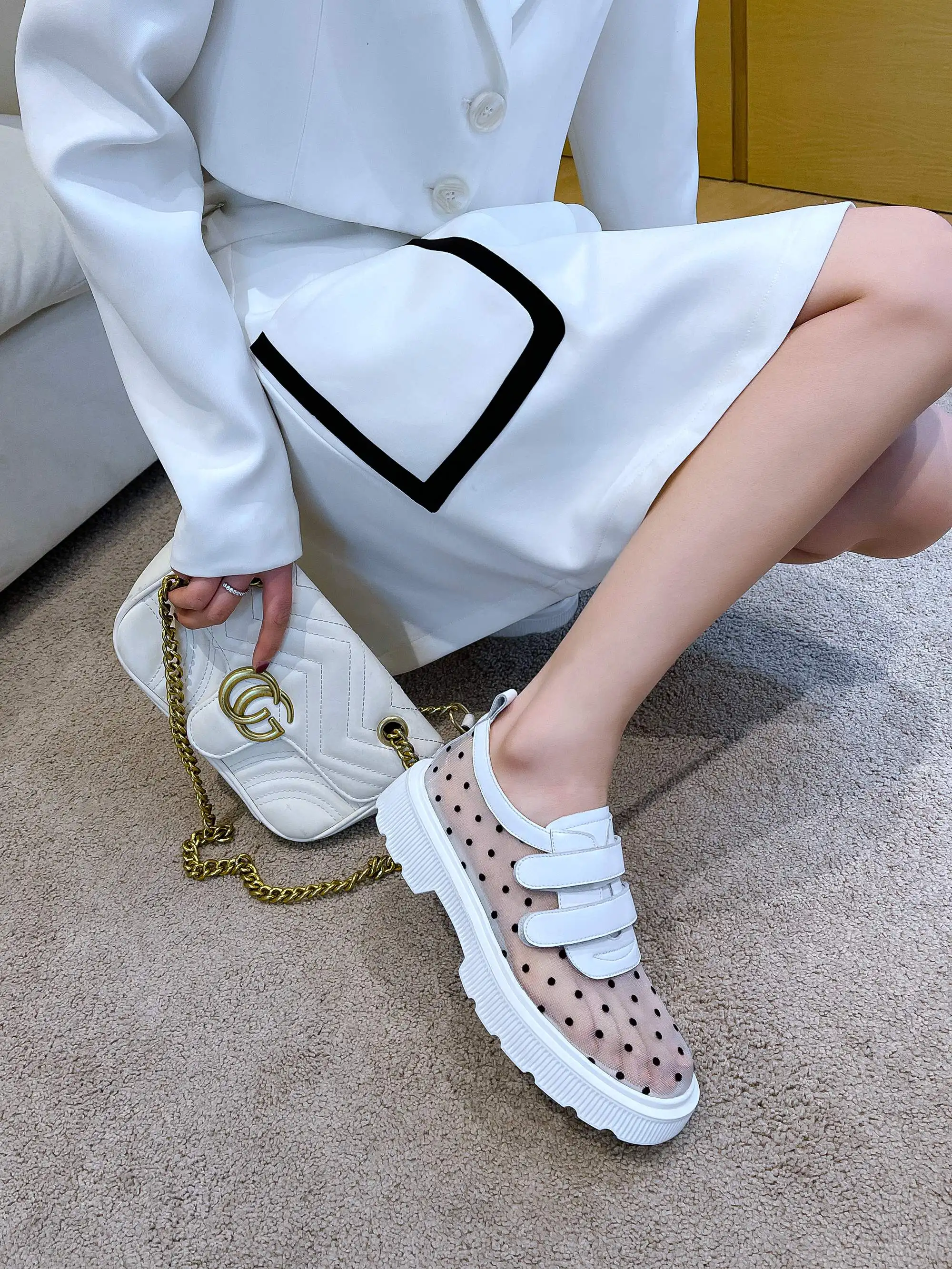 

Krazing pot new cow leather round toe white sneaker breathable classic dot pattern decoration leisure women vulcanized shoes L58