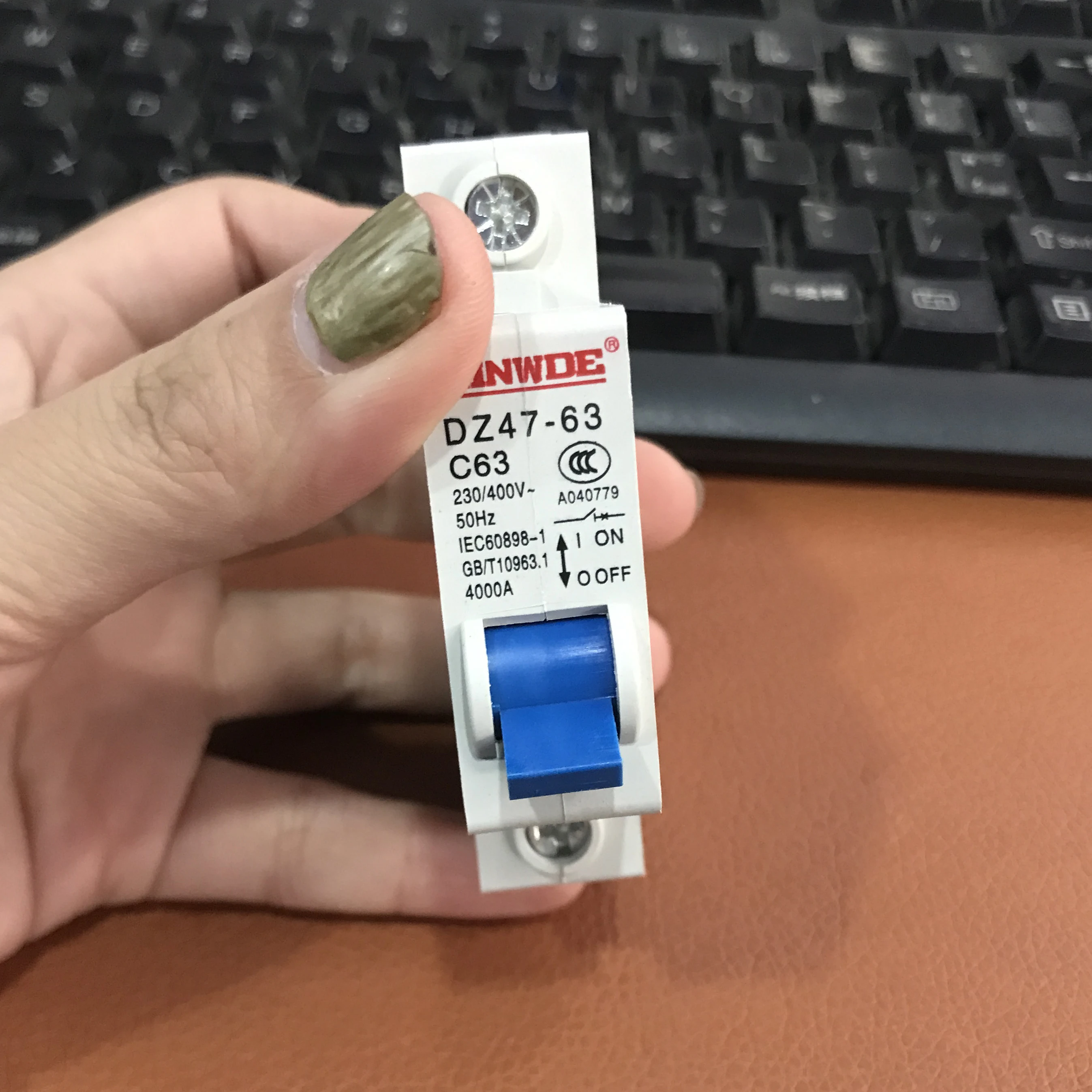 DZ47-63 6A 10A 16A 1P AC 230V или 400V 20A 25A 32A 40A 50A 63A Мини выключатель MCB измельчитель |