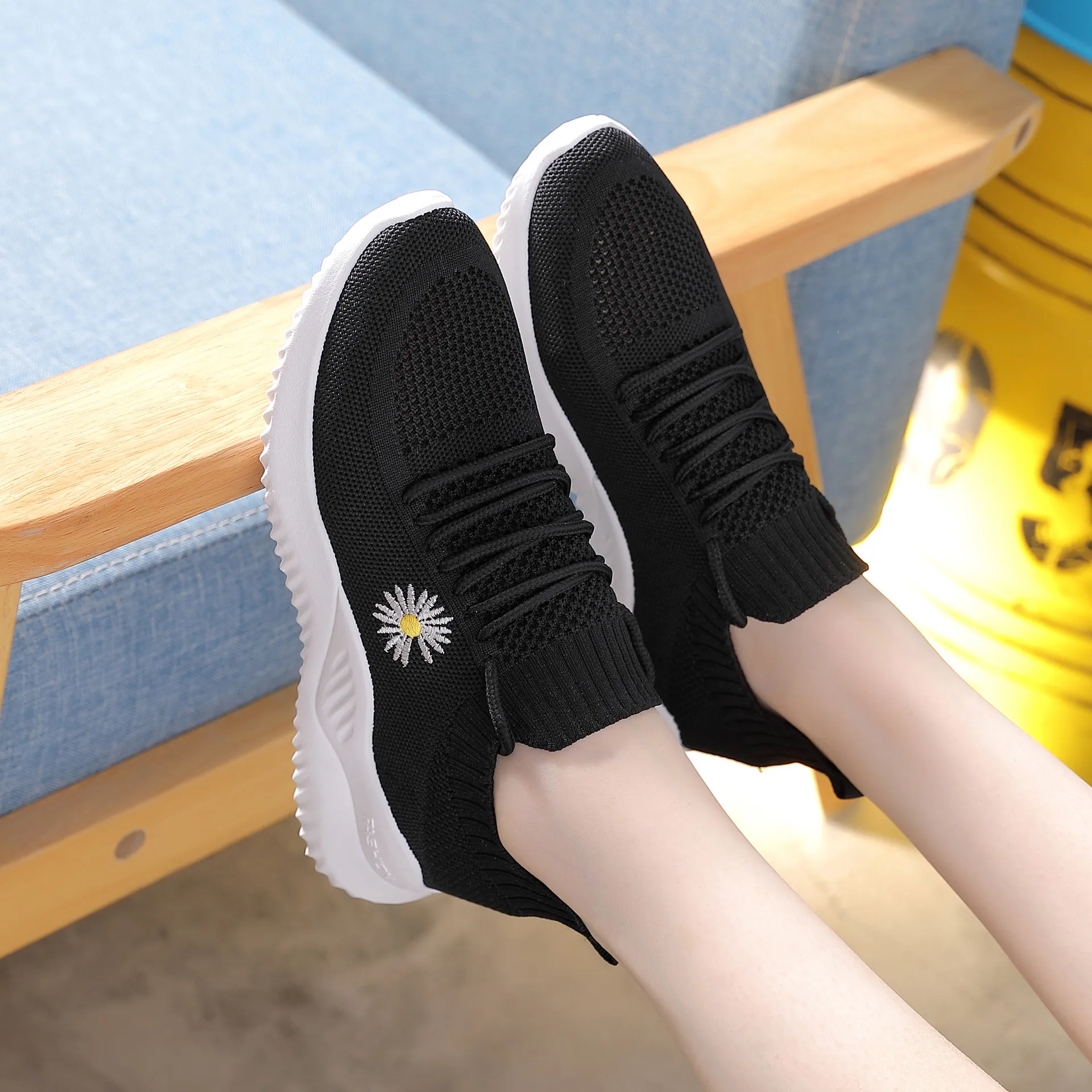 Женская маленькая белая обувь Кроссовки из сетчатого материала на плоской