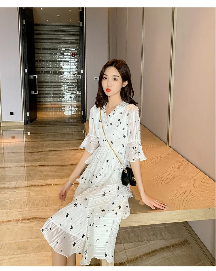 

New web celebrity niche French mid-length cake dress 2020 vintage French summer v-neck dress