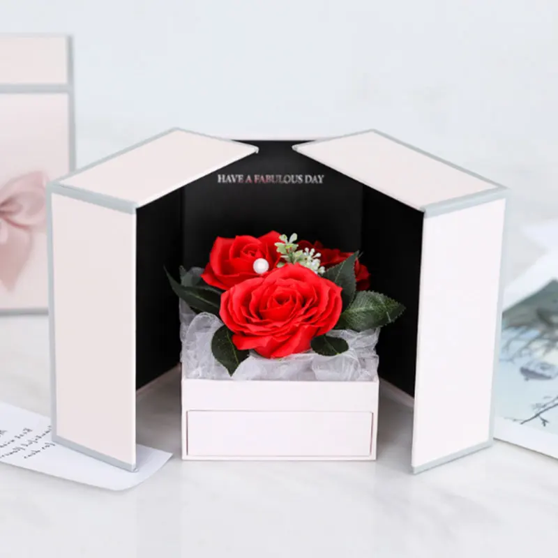 Подарок на День святого Валентина для девочек Подарочная коробка с розой