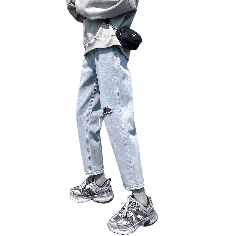 Женские джинсовые брюки с потертостями укороченные со средней талией для