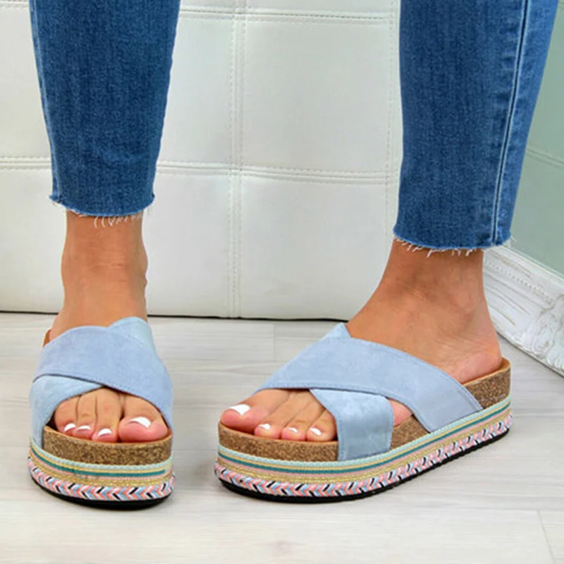 Женские шлепанцы на плоской платформе удобные Женская модная пляжная обувь