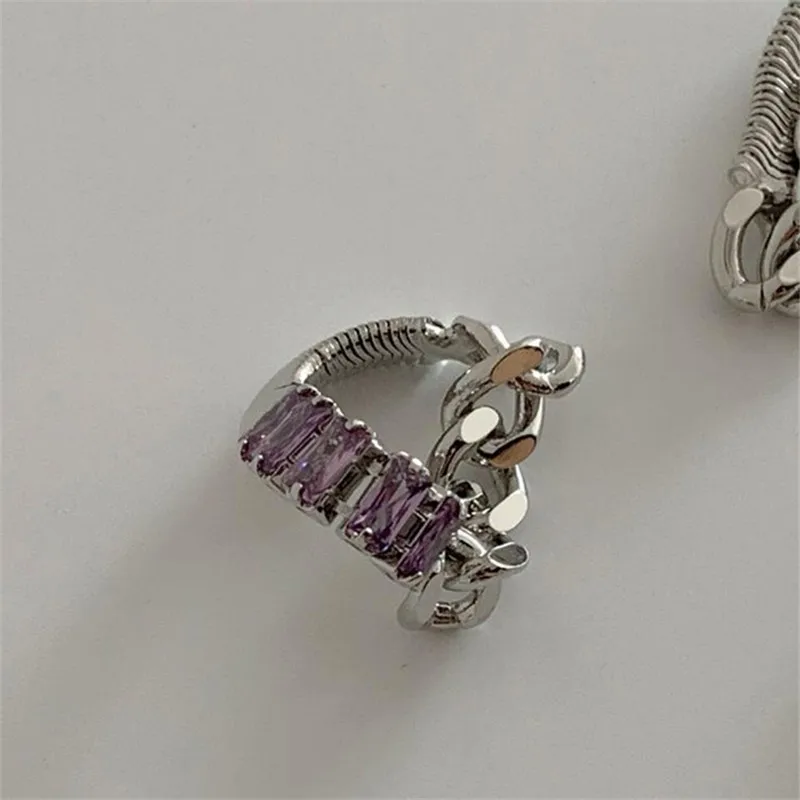 Женское кольцо с цепочкой металлическое фиолетовым цирконием вечерние
