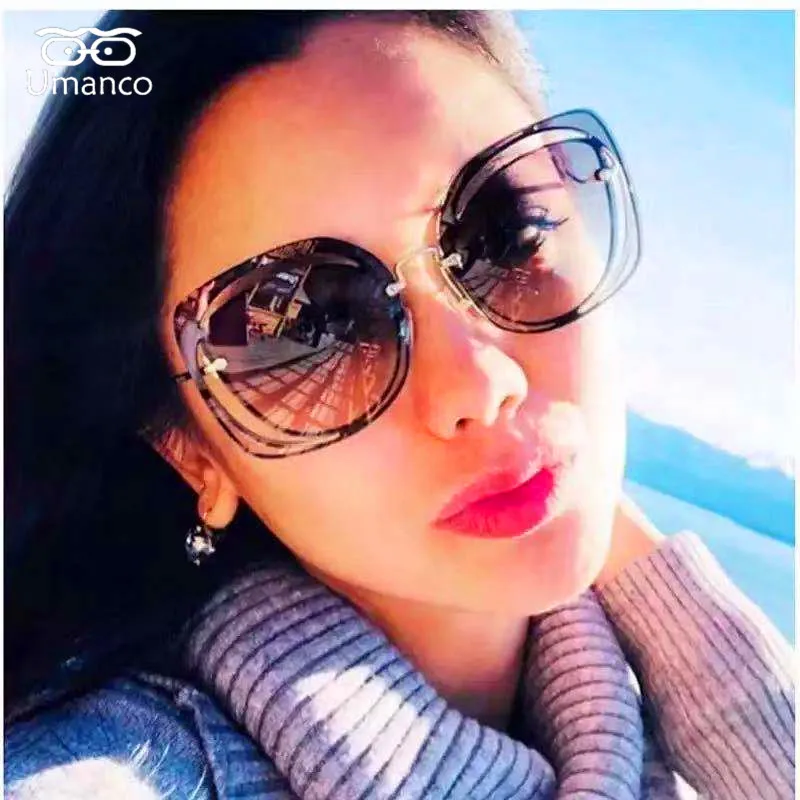 

Umanco 2021 Hot Luxury Designer Hollow Angled Sunglasses Women Men Metal Frame Resin Lens Trendy Brand Beach Outdoor Shades Gift