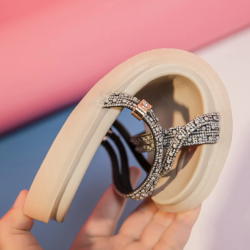 

Flat Shoes Female Low Woman's Slippers Luxury Slides Jelly Flip Flops 2021 Designer Glitter Rubber PU Scandals Rome Crystal