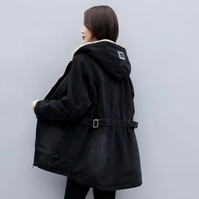 Зимняя джинсовая куртка для женщин с капюшоном средней длины из овечьей шерсти