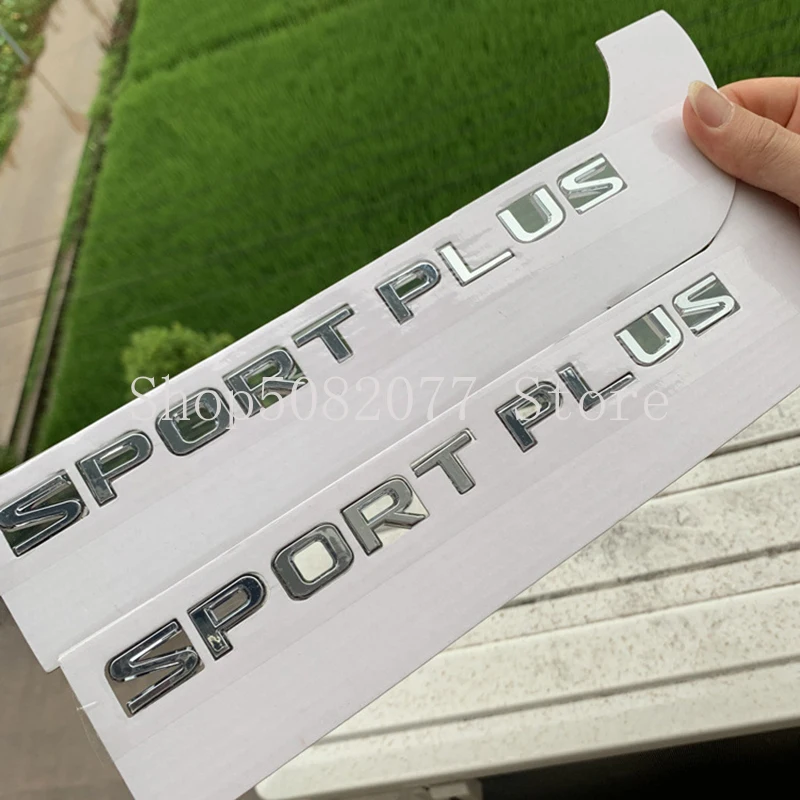 Значок серая квадратная хромированная Спортивная эмблема с буквами SPORTPLUS для