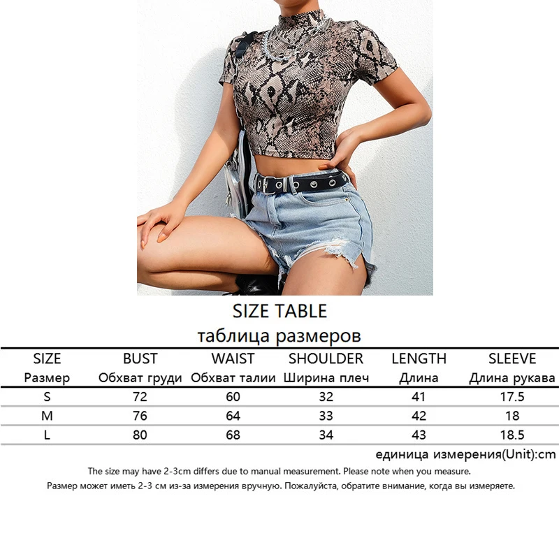 Укороченный топ с коротким рукавом и змеиным принтом футболки элегантная
