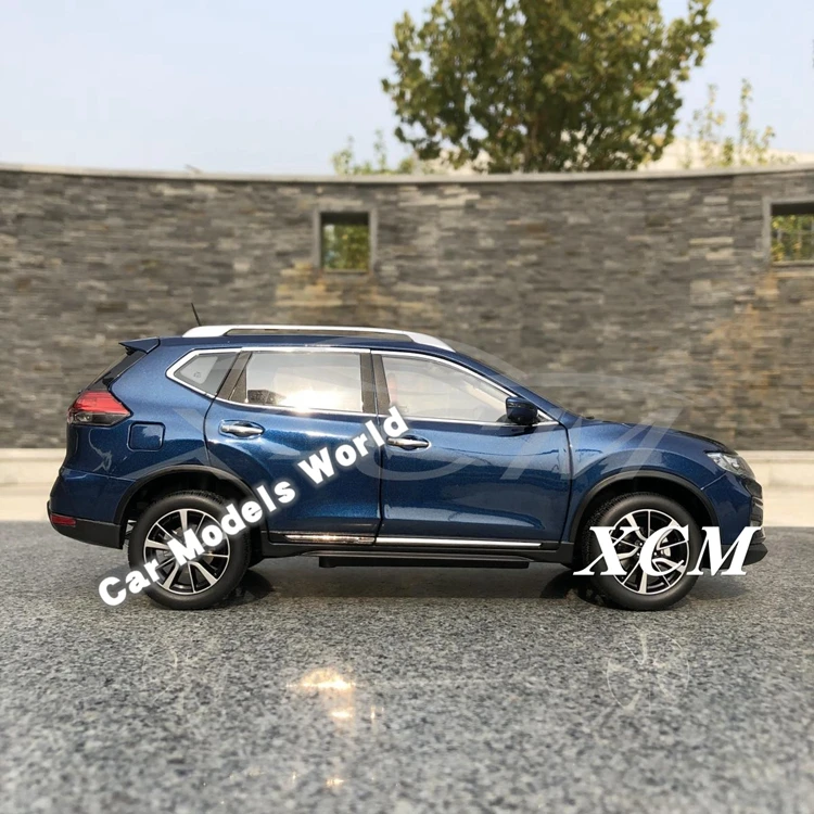 Литая модель автомобиля для нового X-Trail 1:18(синий)+ маленький подарок