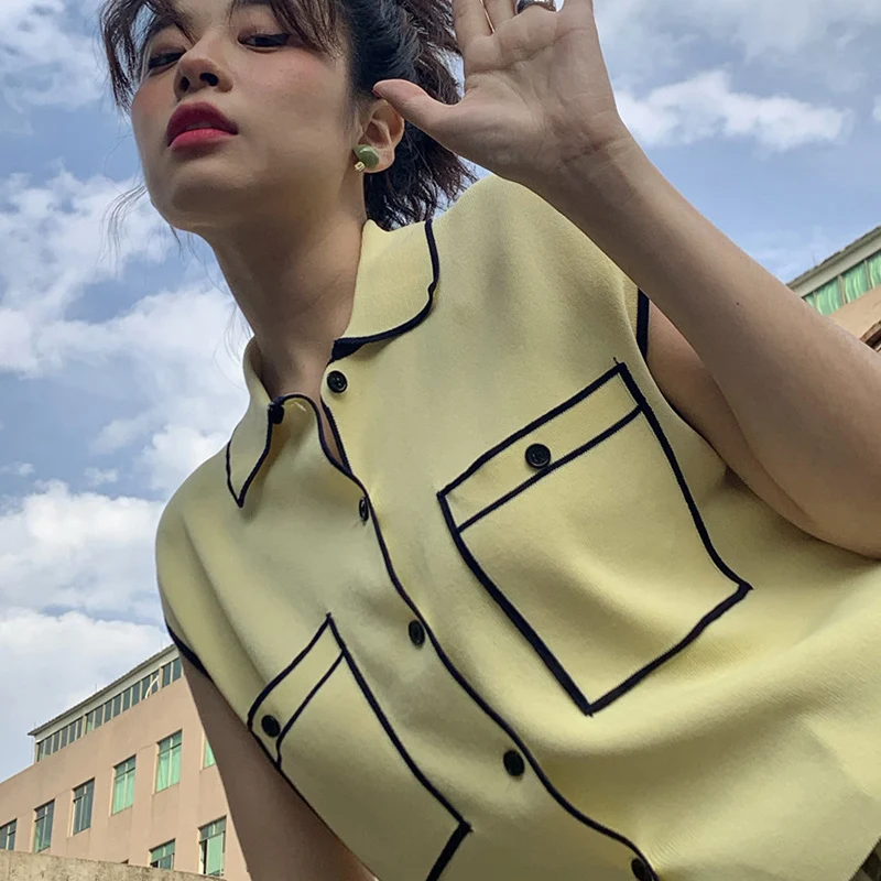 

Майка женская, однобортная, с отложным воротником, на пуговицах