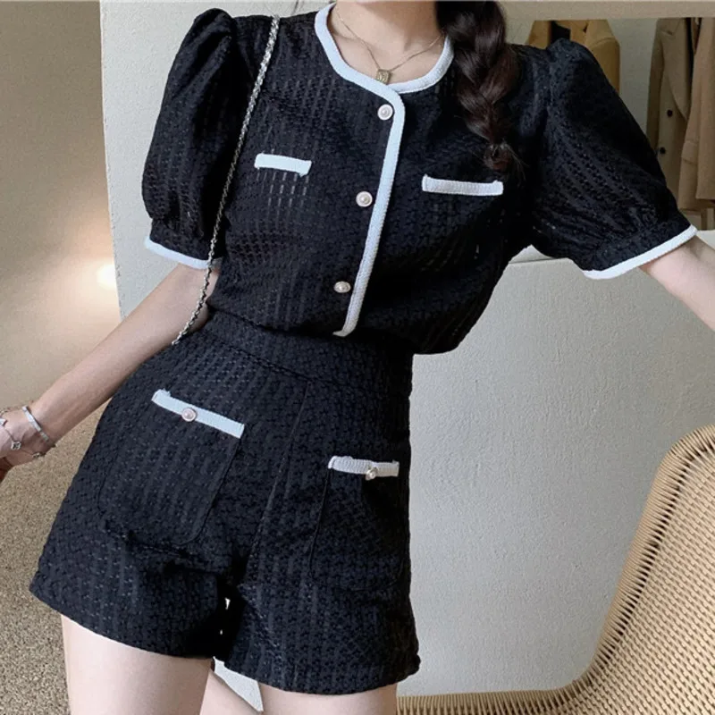 

Ensembles Femme Summer 2021 New Bubble Sleeve Contrast Crop Top + High Waist Wide Leg Shorts Black 2 Piece Sets Womens Outfits