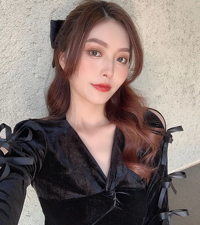 

Black velvet dress bowknot sleeves hollow v-neck sexy bag hip skirt skirt 2021 spring women's new