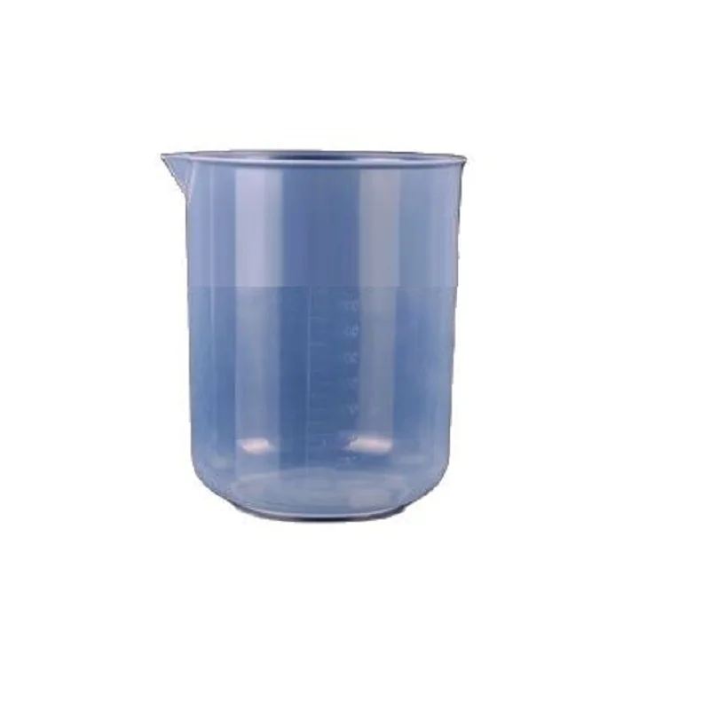 Фото Полупрозрачные мерные чашки со шкалой стакан пластиковые с раствором для