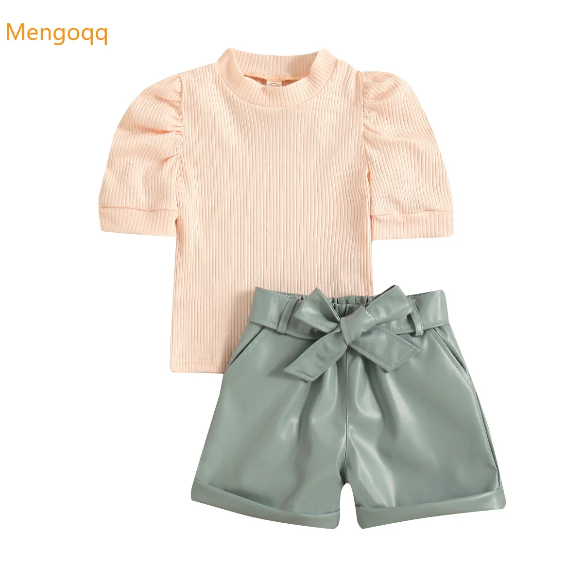 

Топ с коротким рукавом и кожаные шорты, на возраст 18-6 лет