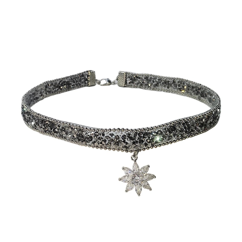 

Teendy Ice Flower Pendant Necklace Chain Necklace for Women Accessories Fashion Jewellery