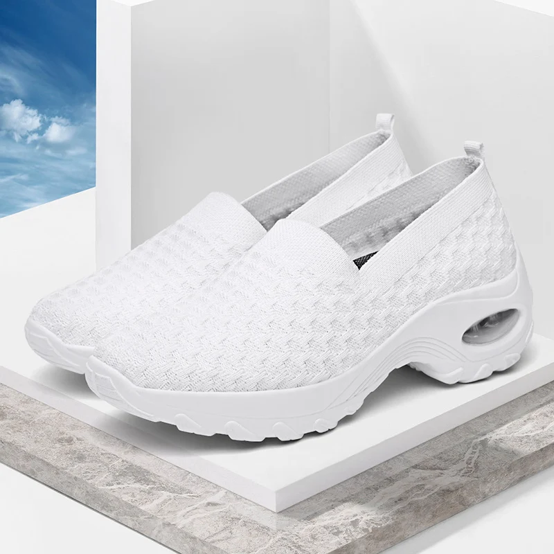 

2020 new women's shoes women's white sneakers flying vulcanized shoes lightweight women casual shoes platform shoes wholesale