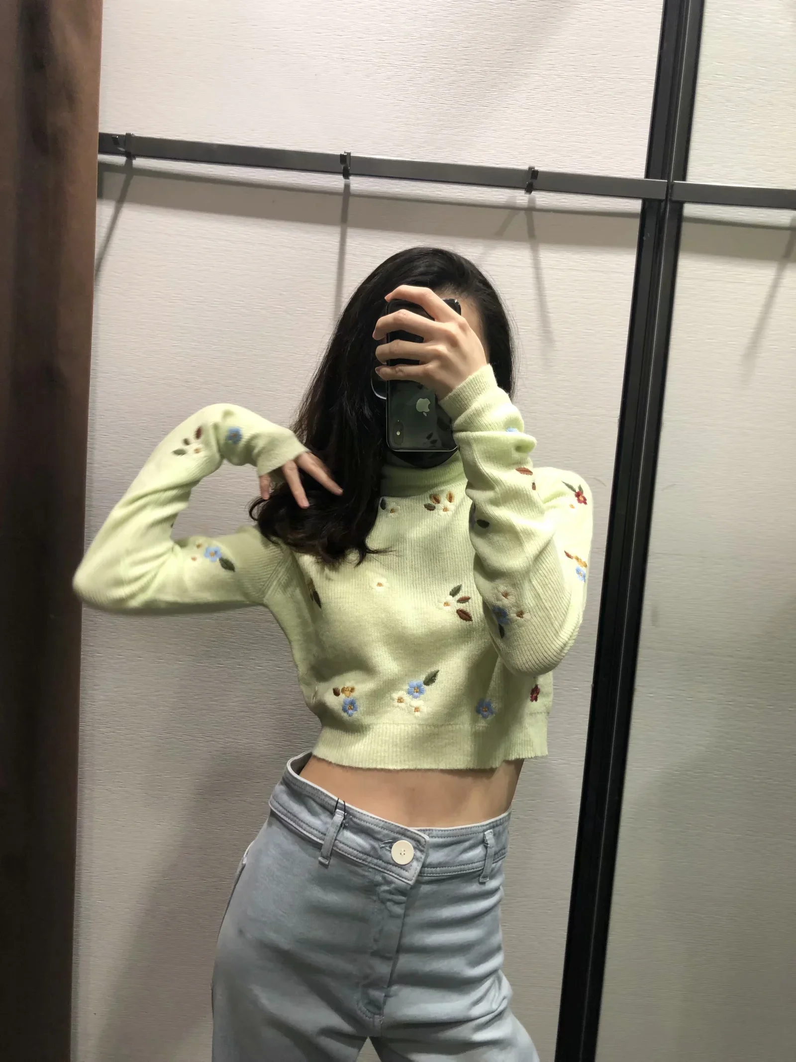 

Flower embroidered knit blouse