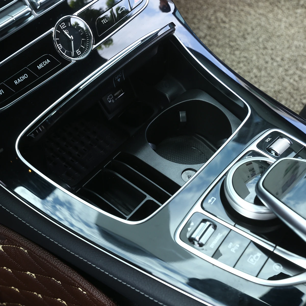 

For Mercedes-Benz C-Class W205 GLC X253 E-Class W213ABS Plastic Central Console Storage Box Cup Holder Telephone Box Auto Parts