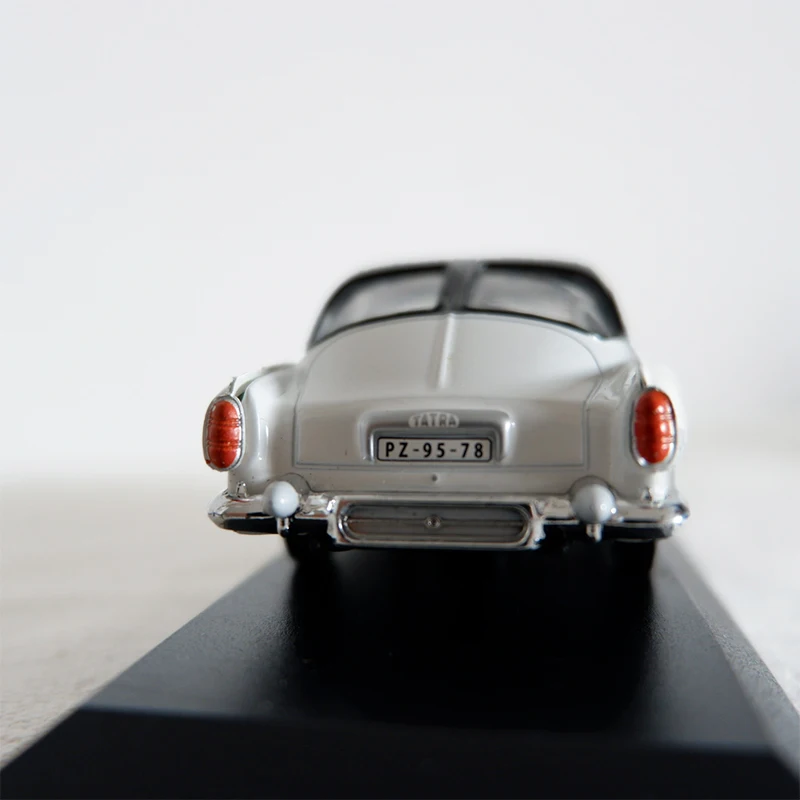 Модель классической винтажной игрушечной машины из сплава 1/43 Чешская Словакия