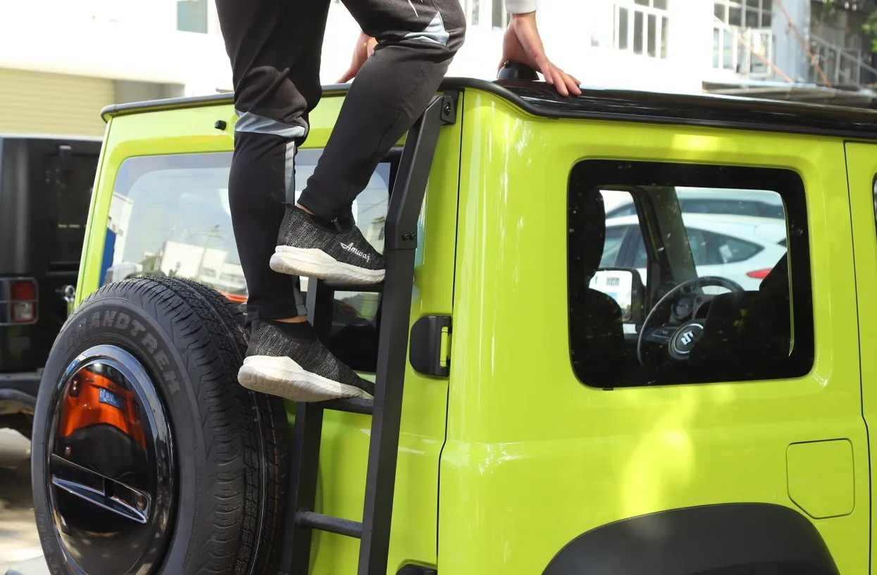 Topteng для Suzuki Jimny 2019 на черной алюминиевой автомобильной лестнице задней двери